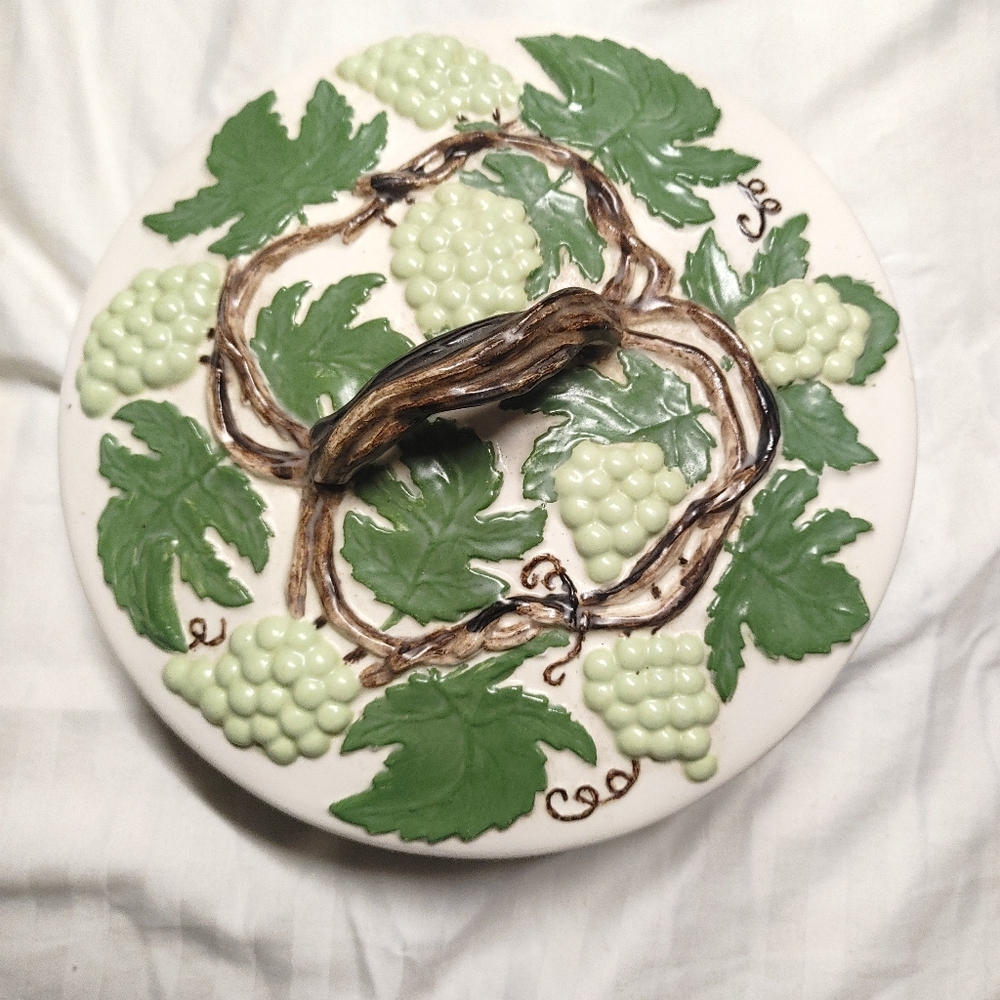 Arnels Vintage Grapes Pattern Pottery